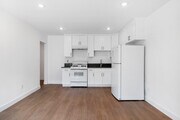 2BD, 1BA - 850SF - Kitchen - 3900 Nicolet Ave Apartments