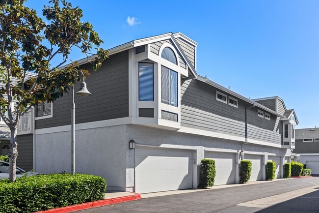 Photo - Prime Irvine Living: Bright End Unit Steps from Pool & Parks