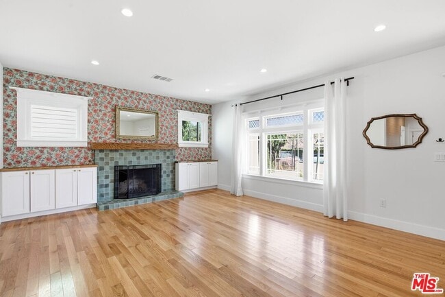 Photo - 137 E Ave 43