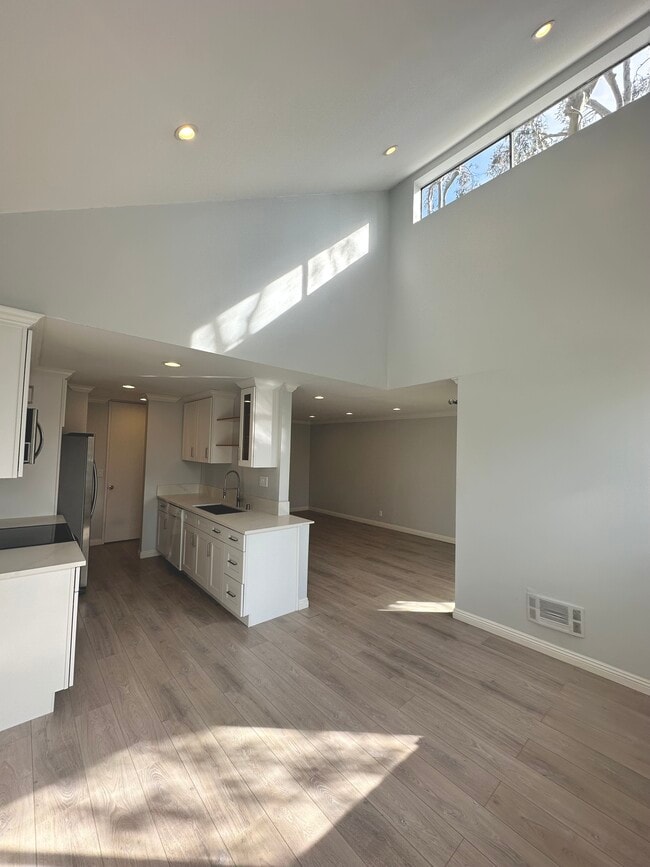 Photo - 6050 Canterbury Dr Unit F305