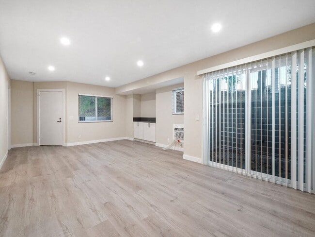 Photo - Sunset Cliffs Apartments