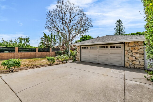 Photo - 13004 Lull St House