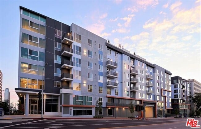 Photo - 1120 W 6th St Unit 2519