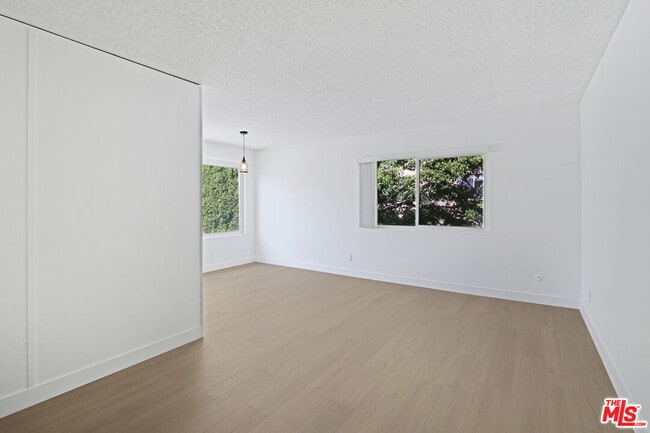 Photo - 976 Larrabee St Unit 225