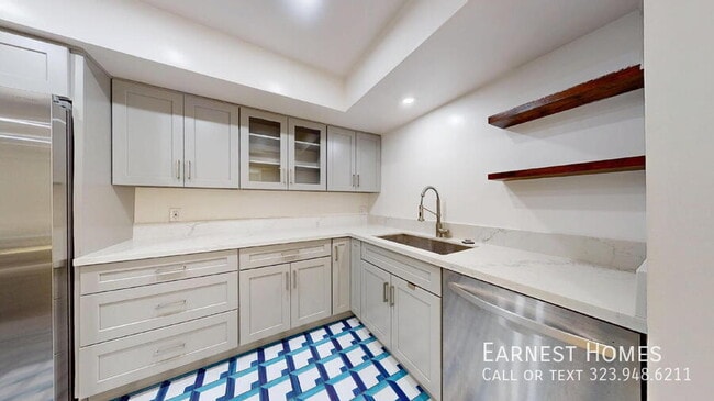 Photo - 6752 Hillpark Dr Unit 303