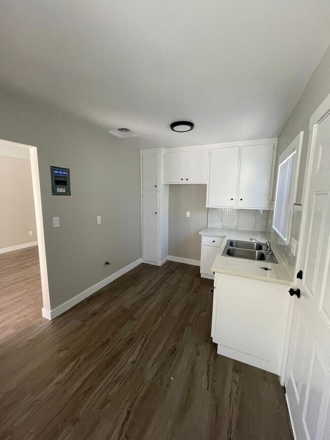 Building Photo - 1616 Cherry Ln Unit B