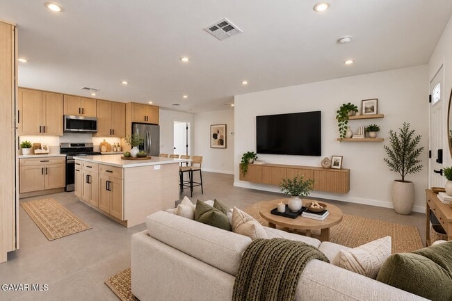 Photo - 40235 17th St W