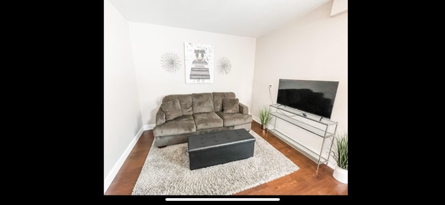 Photo - 2033 Mistral Pl Unit B