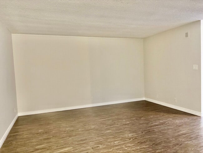 Photo - 1595 E Chevy Chase Dr Unit 24