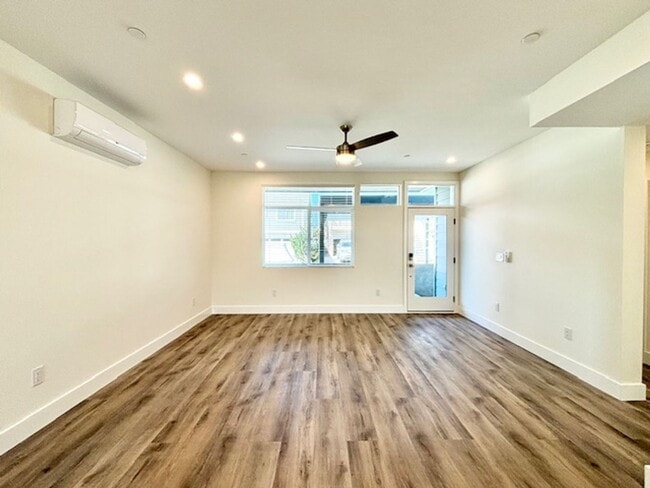 Photo - 127 S Santa Rosa St