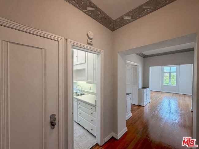 Photo - 1314 Hayworth Ave Unit 303