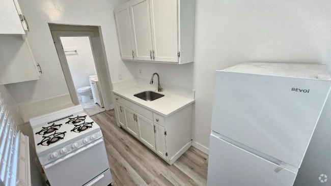 Building Photo - 1185 E Vernon Ave Unit 1 Rental