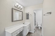 1BR, 1BA - 650SF - Bathroom - Chateau Spring Hill Apartments