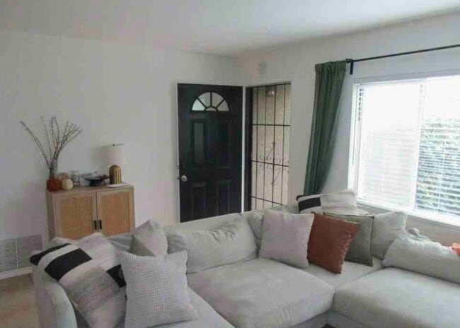 Photo - 253 N Center St