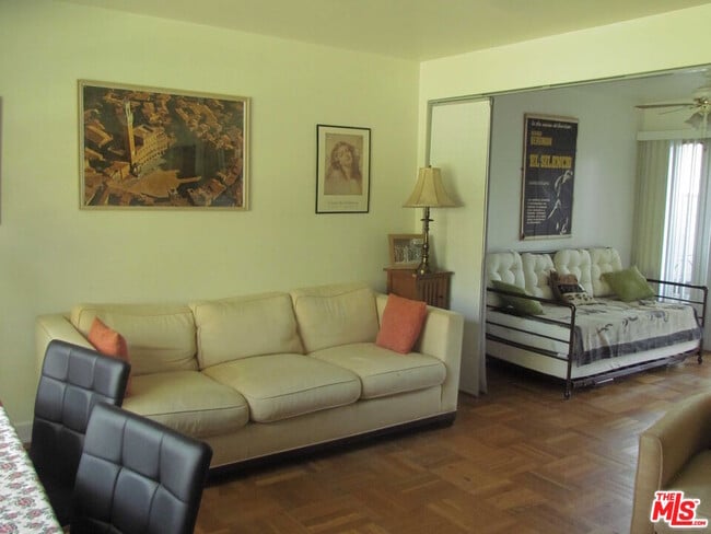 Photo - 5328 Village Green