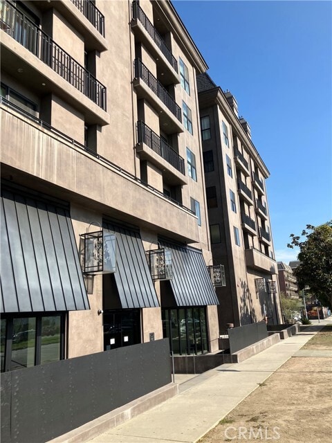 Building Photo - 8811 Burton Way Unit 202