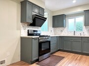 Photo - 559 W 39th St