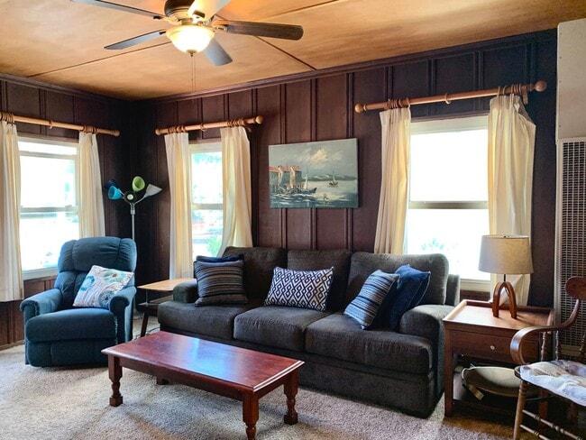 Photo - MISSION BEACH COTTAGE 2BD/1BA - FULLY FURNISHED - Available September 8, 2026 - 6/25/27 Unit 810 Ostend Court