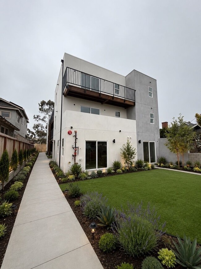 Building Photo - 1259 Lincoln Ave Unit 304