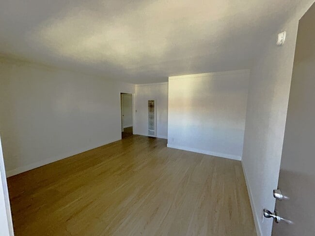 Photo - 41 Normandie Ave Unit 037