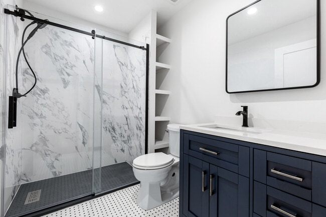 large bathroom - 738 S Stanley Ave