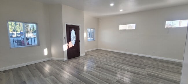 Entrance of studio living room area - 428 S Sultana Ave Unit 428 South Sultana avenue
