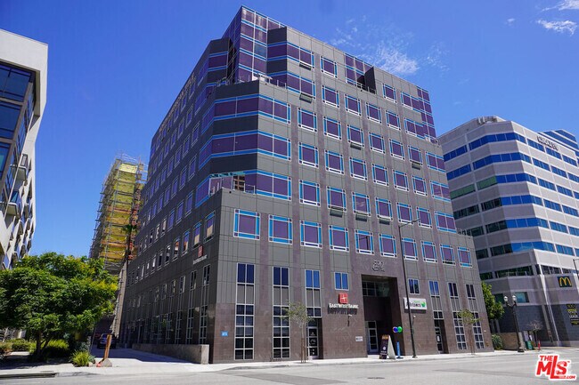 Building Photo - 520 N Central Ave Unit 1-909 Rental