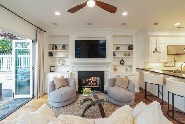 Photo - 700 Acacia Ave