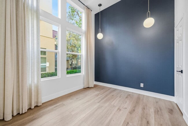 Photo - Designer-Upgraded Condo with Loft in Prime Location!