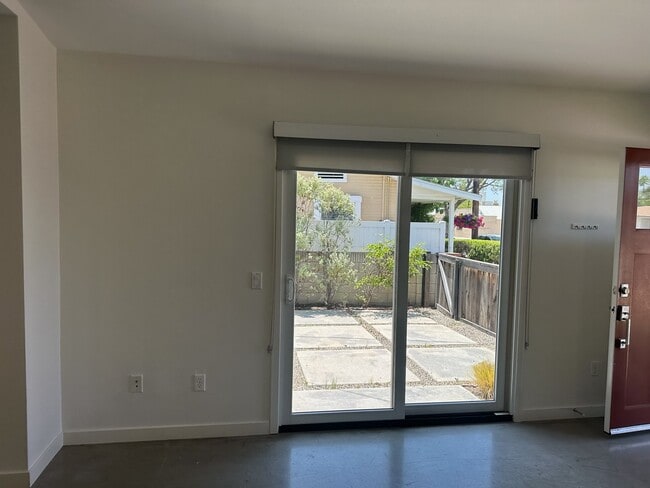 Enclosed patio - 455 N Cypress St