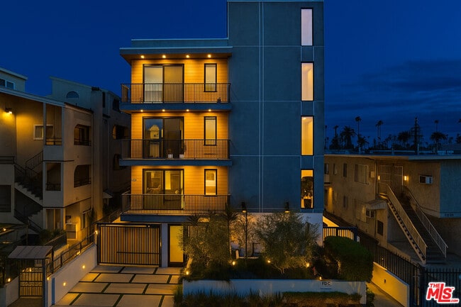 Building Photo - 5832 Virginia Ave Unit 403