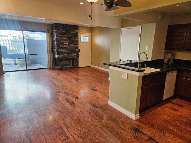 Photo - 2519 Chandler Ave Unit 9