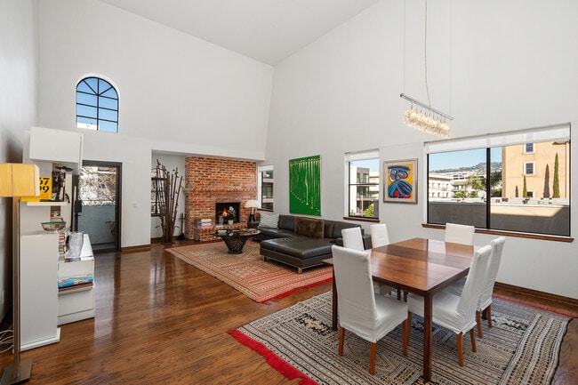 Living Dining Room - 432 S Hamel Rd Unit Mansour
