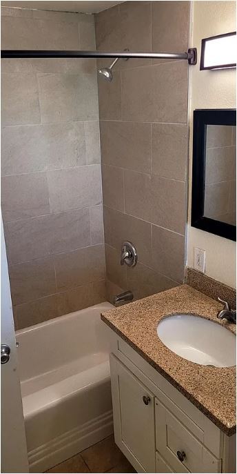 Photo - 1374 Villa St Unit 1374