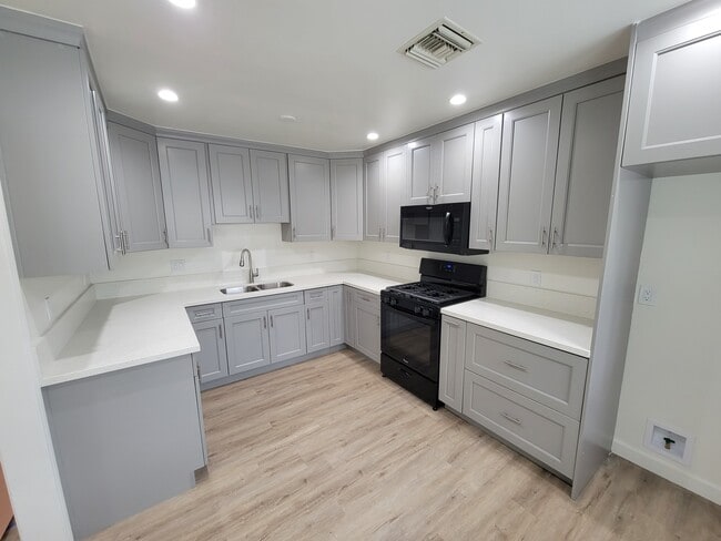 Kitchen - 3052 Honolulu Ave Unit Front