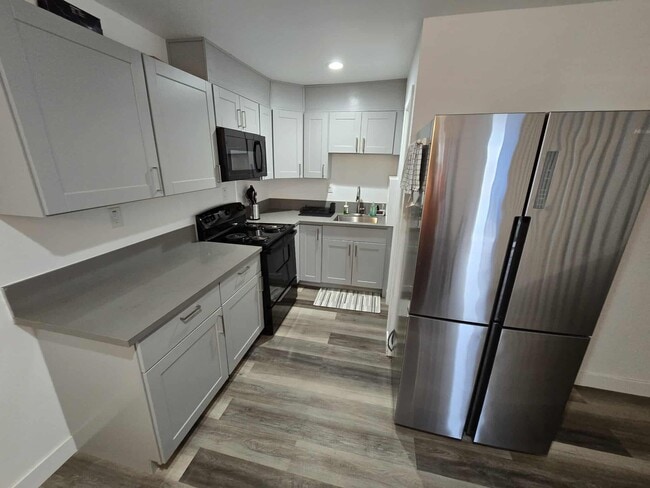 Photo - 536 R Ave Townhome