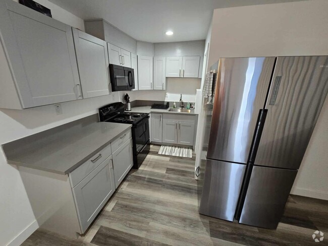 Building Photo - 536 R Ave Rental