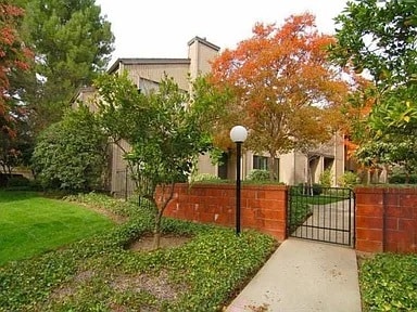 Photo - 407 W Walnut St Townhome