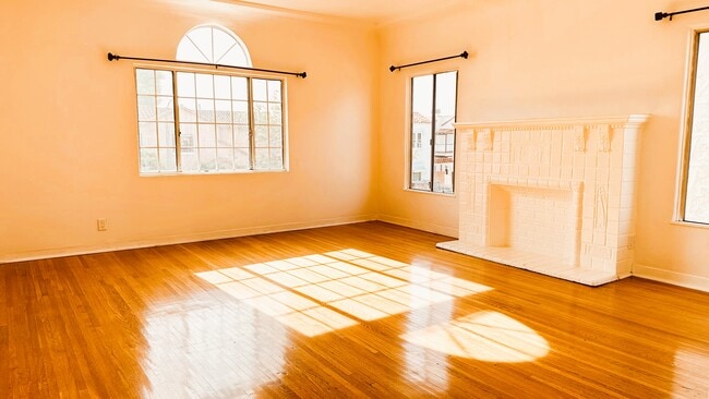 Building Photo - 1609 1/2 S Sierra Bonita Ave Unit 1609 1.2