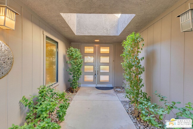 Photo - 10 Colgate Dr