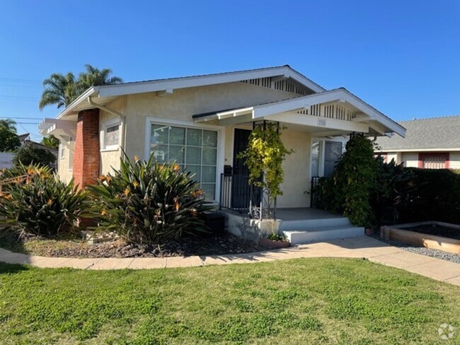 Building Photo - 2 Bedroom 1 Bath Craftsman Rental