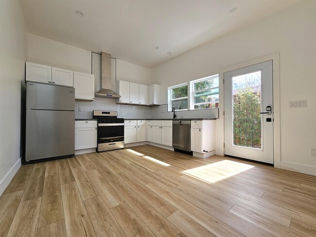 Building Photo - 2711 W 60th St