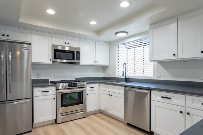 Photo - 28525 Ave. La Paz Unit B