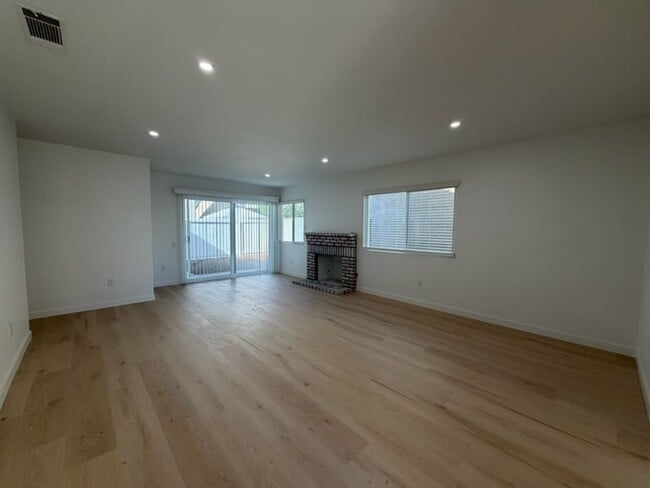 Photo - 4783 Mayflower Way