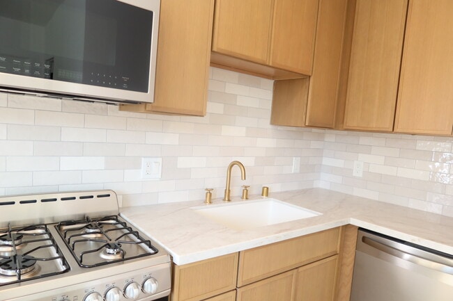 Photo - 1769-1775 N Gower St