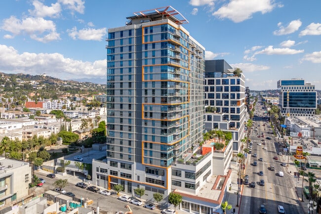 Building Photo - Lumina Hollywood