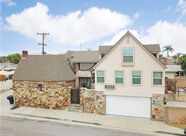 Building Photo - 108 E Date St Unit 108