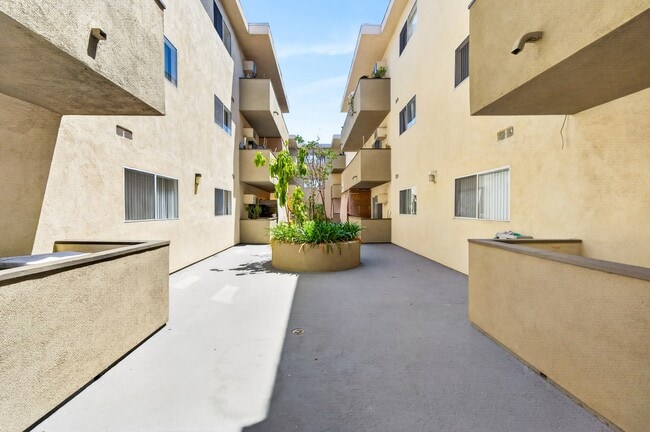 Building Photo - Serrano Apartments
