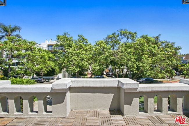 Photo - 807 Croft Ave