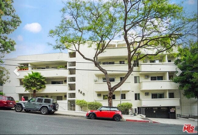 Photo - 960 Larrabee St Condo Unit Beatrix Makray